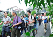 财讯：人民币疾步走向国际货币新贵